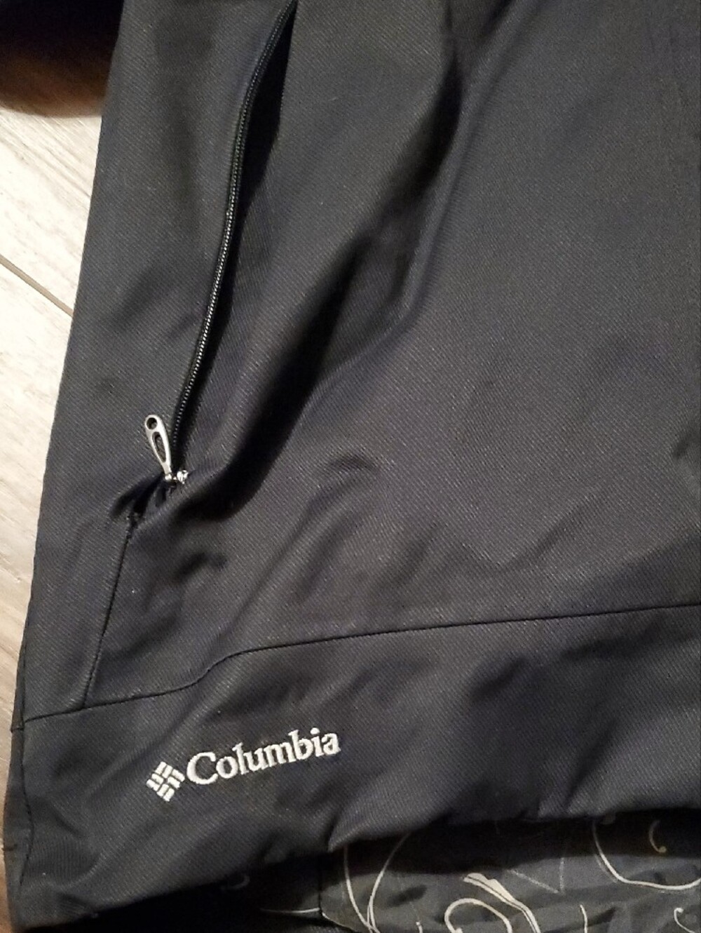 Columbia Vintage Titanium Omni-Tech Black Hooded Ski Jacket with Sleeve Accent - Picture 3 of 16